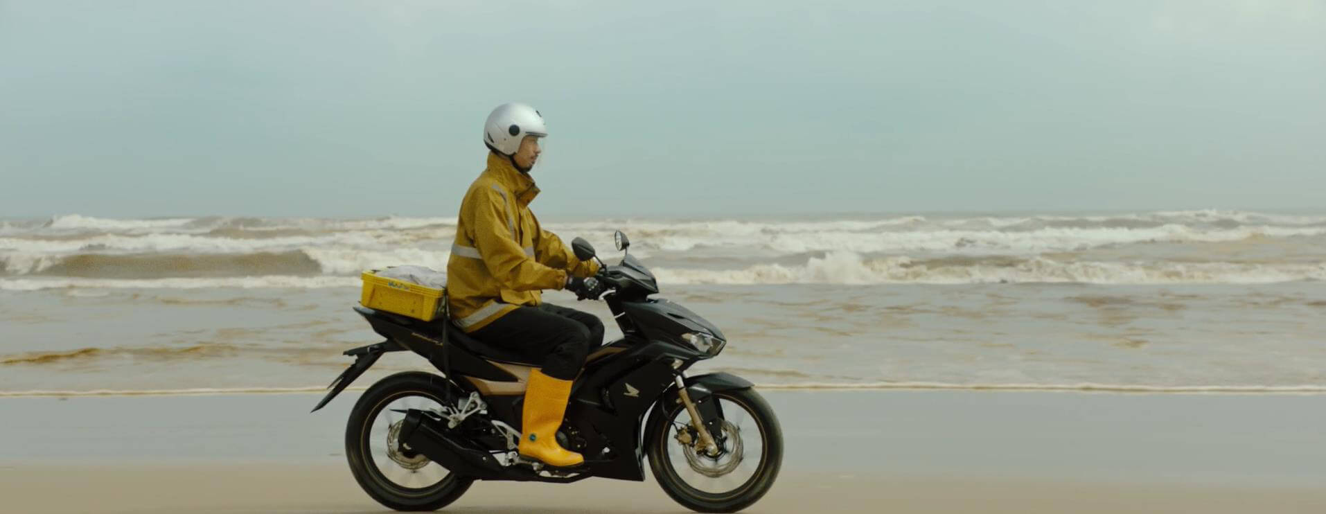 Mang tiền về cho mẹ - Honda x Đen 