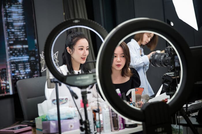 kich-ban-livestream-ban-hang-3.jpg Livestream bán mỹ phẩm