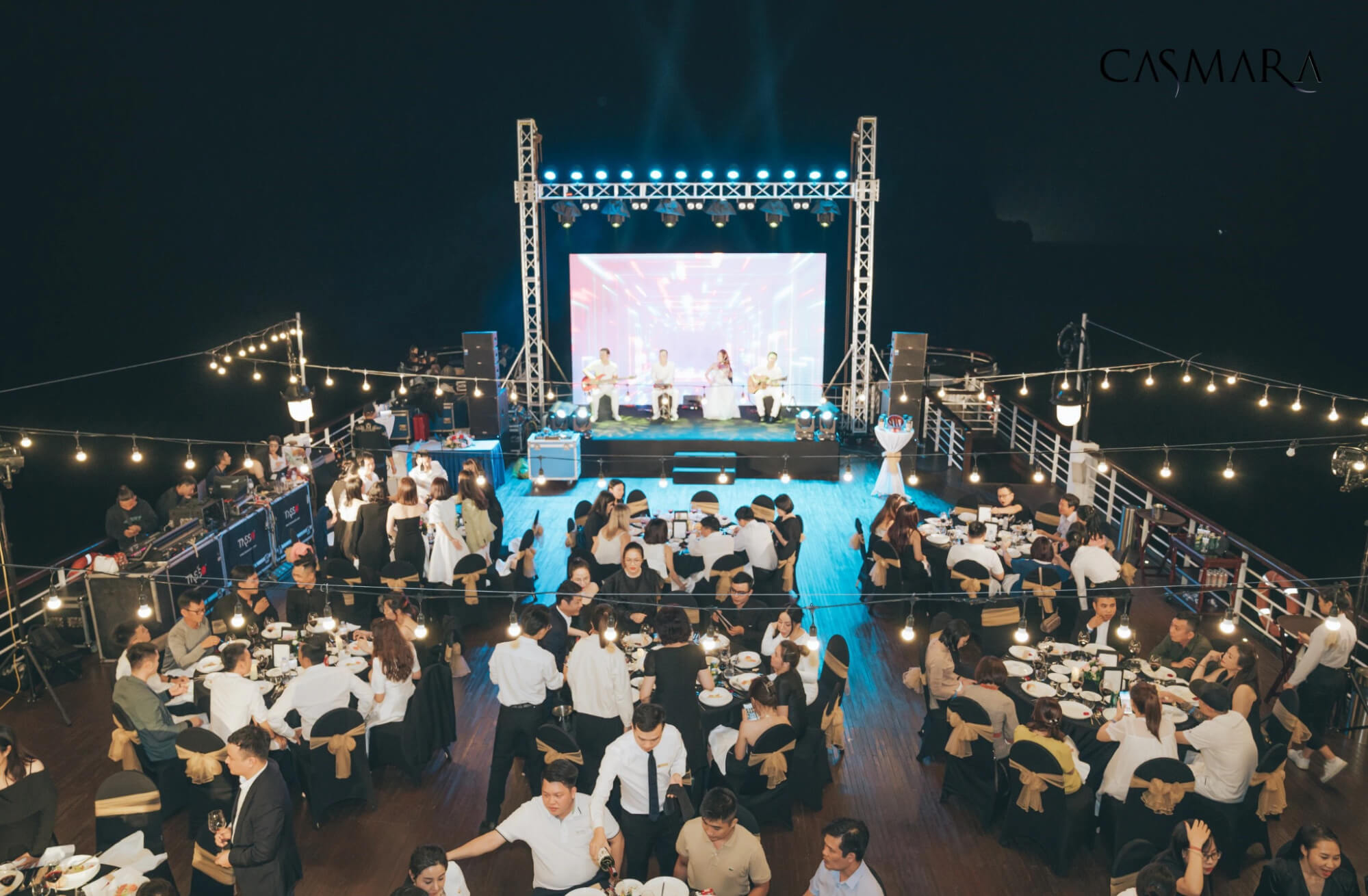 Tổ chức đêm gala trên du thuyền sang trọng