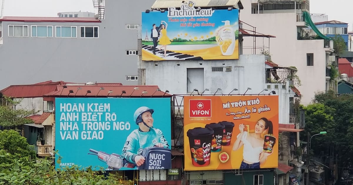 Quảng cáo OOH lặp lại mỗi ngày giúp khách hàng ghi nhớ