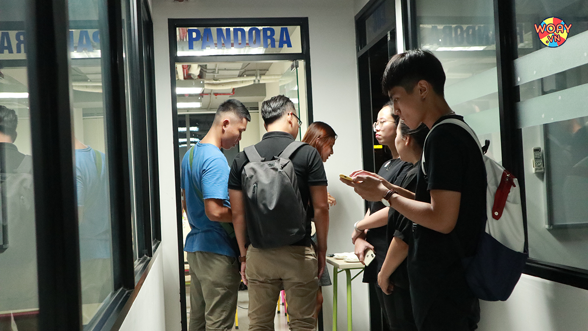 Mọi người đang được hỗ trợ để thực hiện check in