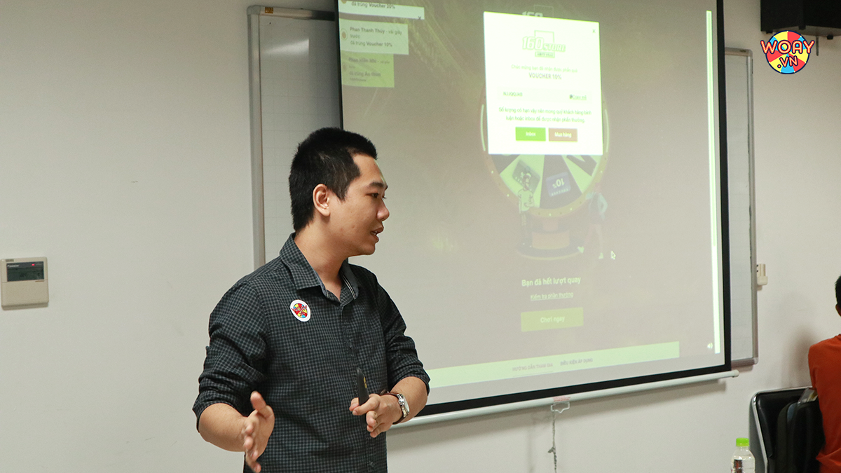 Anh Lộc đang hướng dẫn mọi người cách thực hành set up